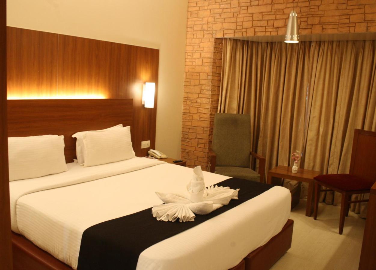 Orbett Hotel Пуна Экстерьер фото