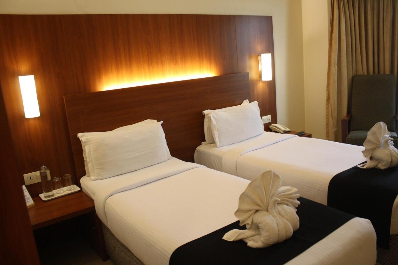 Orbett Hotel Пуна Экстерьер фото