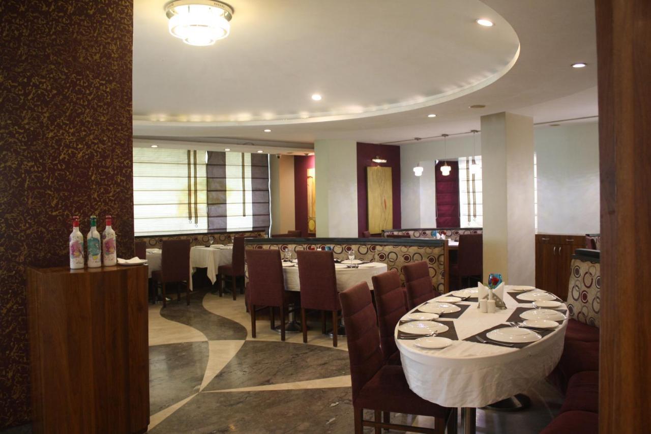 Orbett Hotel Пуна Экстерьер фото