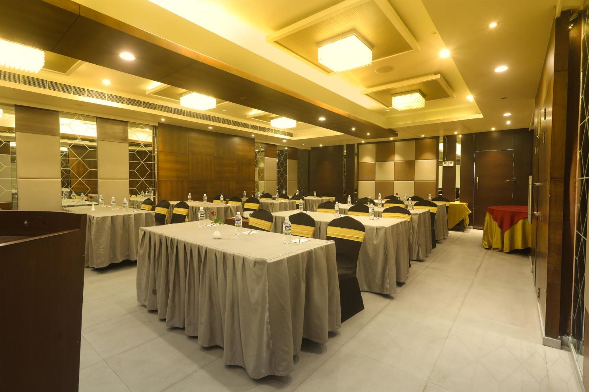 Orbett Hotel Пуна Экстерьер фото