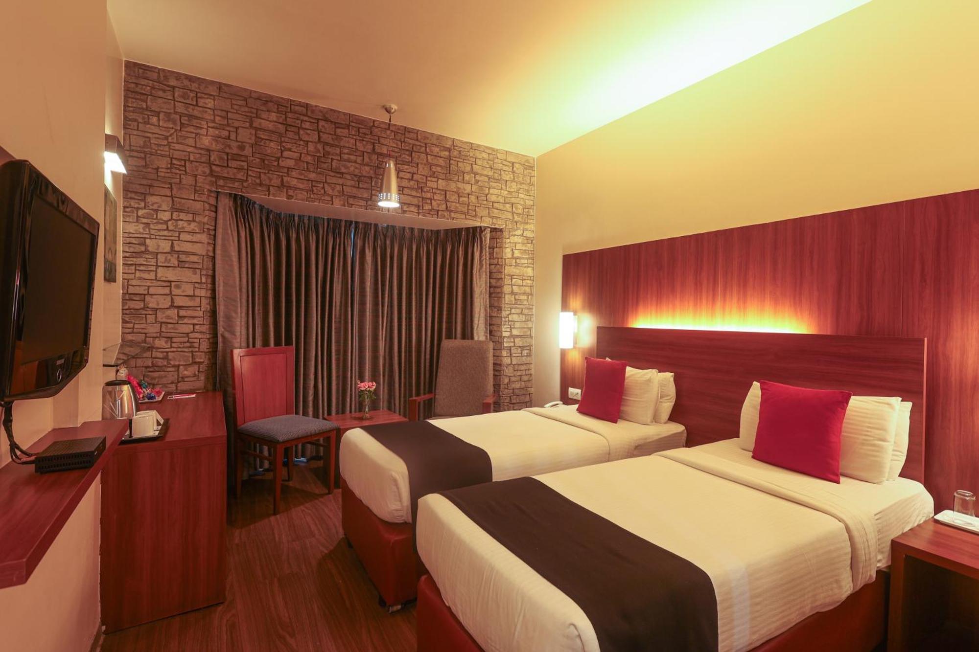 Orbett Hotel Пуна Экстерьер фото