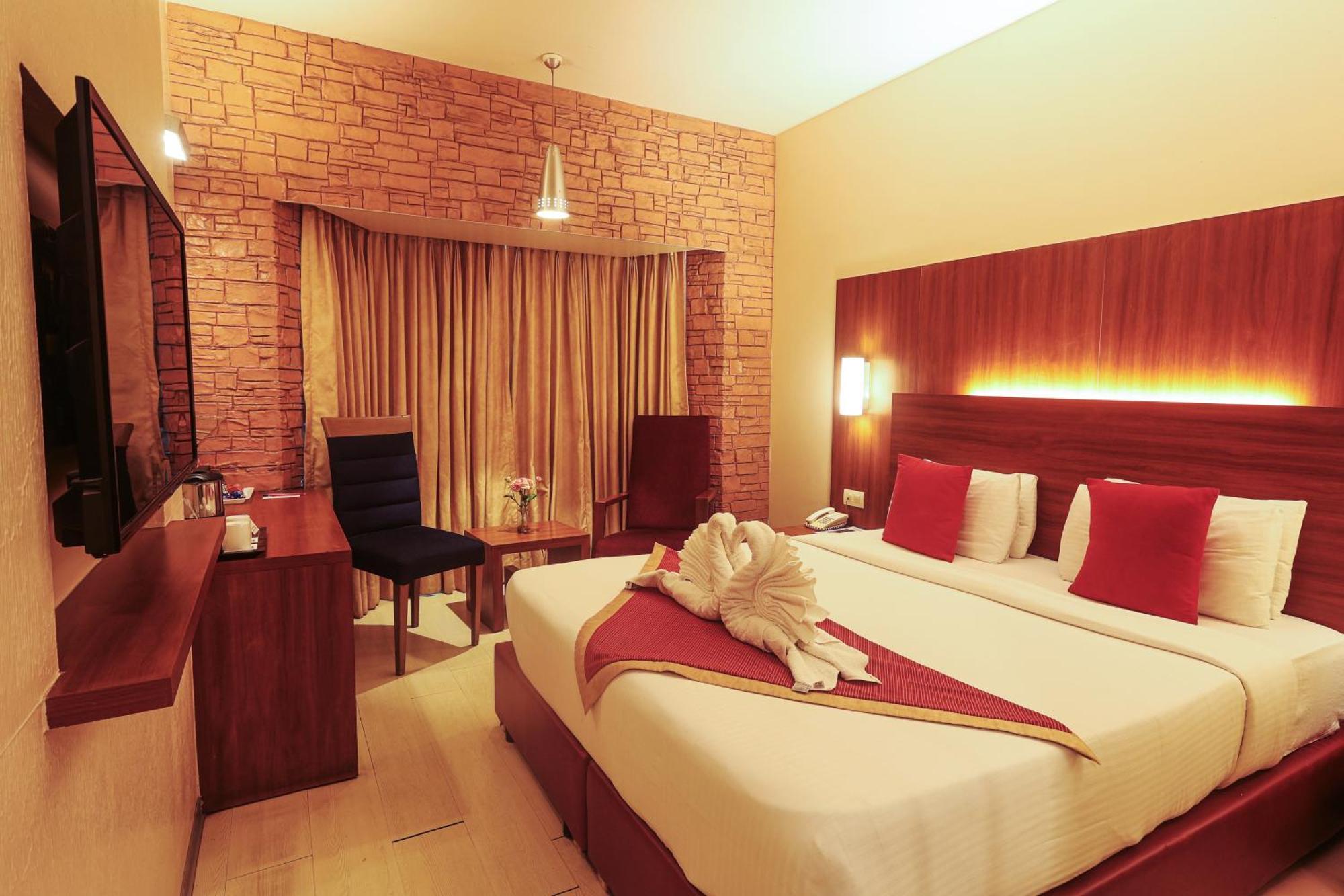 Orbett Hotel Пуна Экстерьер фото