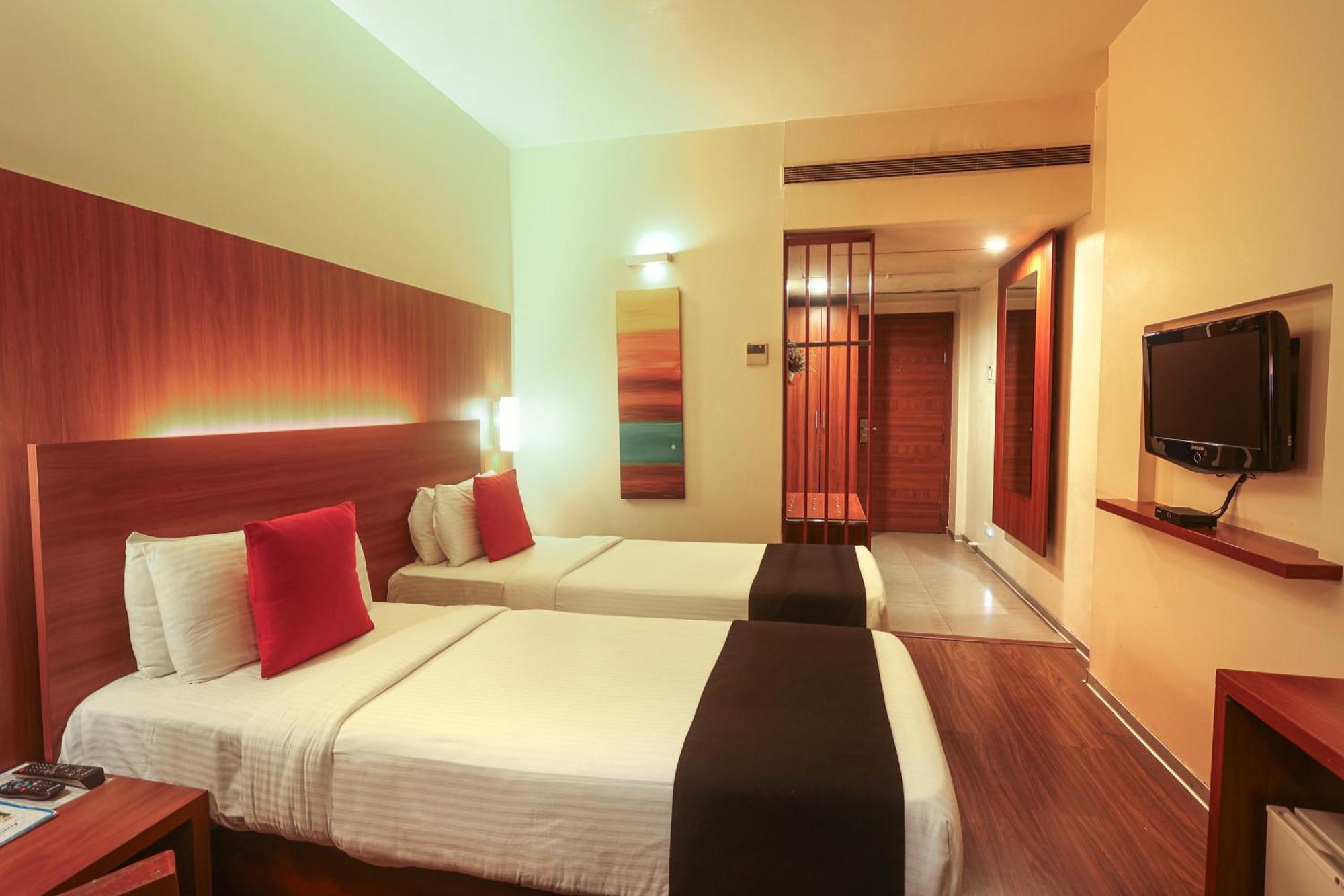 Orbett Hotel Пуна Экстерьер фото