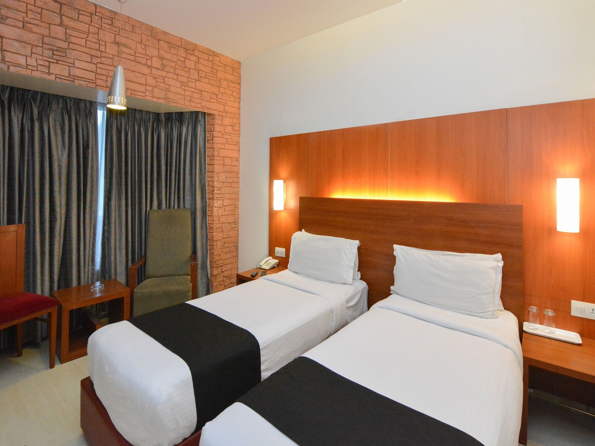 Orbett Hotel Пуна Экстерьер фото